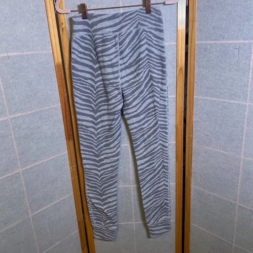 Aerie Gray Zebra Print Waffle Knit Chill Play Move Leggings Women‎ Small Thermal